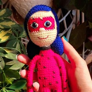 عروسک بافتنی دختر کفشدوزکی