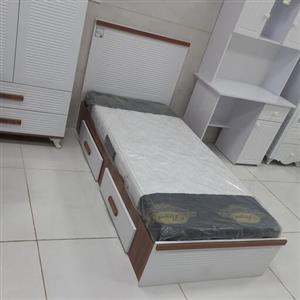 تخت جوان و بزرگسال جنس ام دی اف درجه یک ارین سینا با روکش ممبران کره ای درجه یک و با دو کشو لباسی زیر تخت