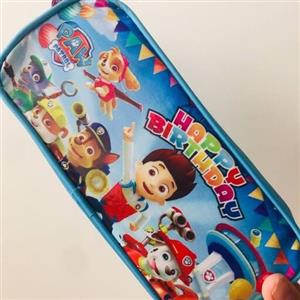 جامدادی سایز بزرگ جنس برزنتی2 زیپ  طرح سگ های نگهبان