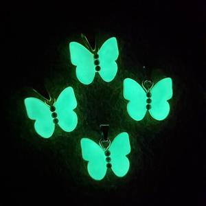 گردنبند پروانه شبتاب نگین دار با زنجیر استیل رنگ ثابت