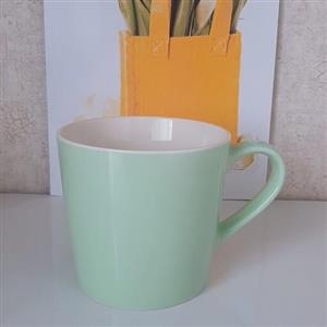 ماگ  سرامیکی رنگ سبز روشن فوق العاده شیک و کیفیت بینظیر