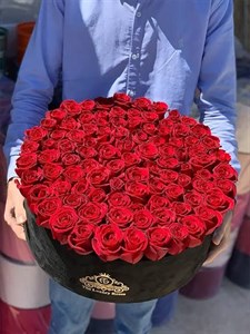باکس گل 100 شاخه رز قرمز (ارسال فوری گل)