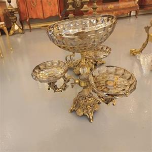 سه پیاله برنزی طراحی شیک و آنتیک و جنس پیاله های شیشه ای