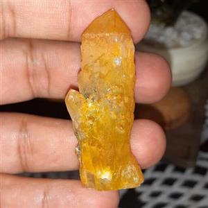سنگ راف کلکسیونی کوارتز هماتوئیدی خوش و  جذاب تک بلور مناسب کلکسیون و دکور