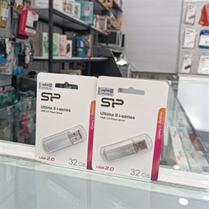 فلش سیلیکون پاور مدل چراغدار ظرفیت 32گیگ
