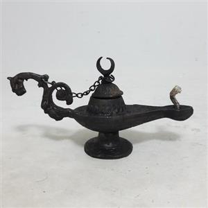 چراغ جادو (پیسوز) برنجی طرح قدیم ارتفاع 10 سانت طول 18 سانت عرض 5 سانت وزن 350گرم ساخت ایران