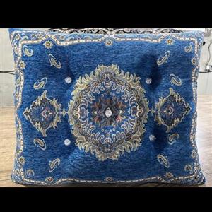 یک جفت پشتی ضخیم با ابعاد بزرگ 60در 70 دو طرف مخمل کیفیت بالا(امکان اسال بار با باربری بصورت پس کرایه)