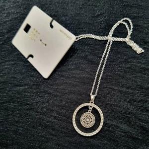 گردنبند زنانه و دخترانه نقره ای رنگ ثابت از برند six وارداتی