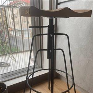 صندلی با چوب روستیک قابل تنظیم ارتفاع پایه فلزی 