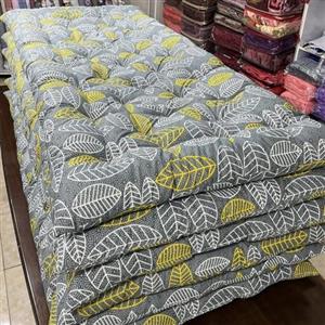 تشک زمینی سنتی لایکو یک نفره سایز 90 در 180 طرح پارچه انتخابی است