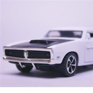 ماکت ماشین فلزی جعبه دار دوج چارجر  (Dodge Charger)موجود به رنگ سفید