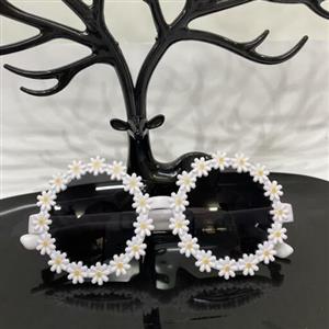 عینک افتابی - طرح بچه گانه - مدل بابونه- ارسال رایگان- یو وی 400 - فروش بقیمت عمده - قبل سفارش موجودی بگیرید