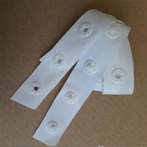 دکمه ریلی سفید کد PB-245 طول 2 متر عرض 2 سانتی متر