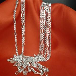 زنجیر نقره مردانه کد 504 وزن حدود 17 گرم و نیم و طول 70 سانت و پهنای 3میل دارای مهر YAS عیار 925 کار شرکتی با کیفیت عالی 