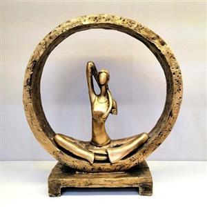 مجسمه و تندیس پلی استری طرح یوگا طلایی 