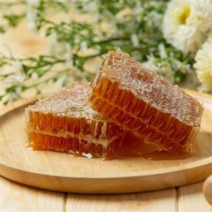 عسل طبیعی مومدار  یونجه ( فراورده های طبیعی ایلیا )