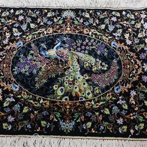 فرش دستباف تمام ابریشم قم طرح طاووس