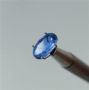 نگین کریستالی و شفاف سنگ کیانیت معدنی کشور فرانسه