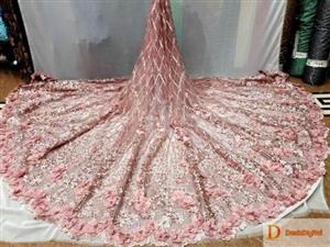 پارچه تور کرە ای کارشدە مروارید با سنگ کریستال وشکوفه فوق العادە شیک وابریشم دوزی