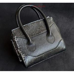 کیف دستی زنانه چرمی دستدوز اجرا شده با چرم طبیعی گاوی و یراق استیل با رنگ ثابت