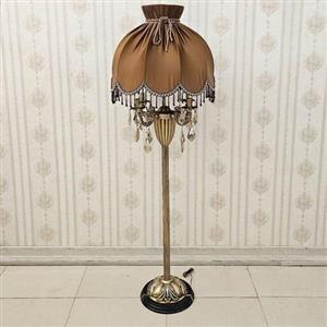 آباژور ایستاده کنار سالنی برنزی مدل لوله ای 4 شعله آنتیک کد 1554 ( آباژور برنجی)