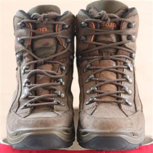 بوت کوهنوردی lowa