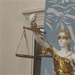 ترازو مجسمه عدالت  رنگ طلایی