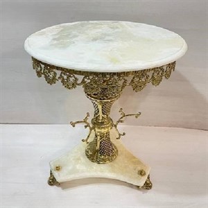 میز خاطره طرح فرشته و ستون زنبوری و رویه سنگ سفید و بدنه برنزی
