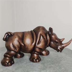 مجسمه کرگدن چوبی