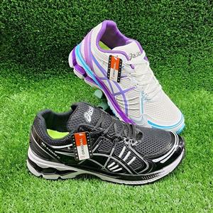 کتانی مردانه ASICS خاکستری جنس رویه پارچه مش چرم ورنی جنس زیرهEVAسایزبندی 41 الی 44