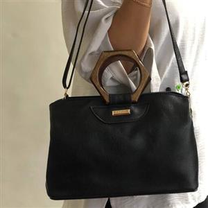 کیف زنانه بزرگ دسته چوبی چند خانه دارای بند بلند و رنگبندی متنوع