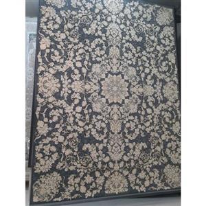 فرش ماشینی 1200 شانه اصل تراکم 3600 طرح زرین طلاکوب زمینه دودی 9 متری جنس اکرولیک