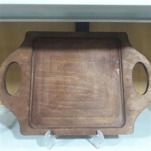 سینی چوبی راش  مربع باکیفیت و بسیار کاربردی چوب ضد اب دارای رنگ خوراکی مجاز  شکلاتی