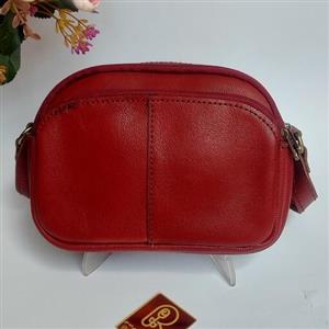 کیف  دوشی  زنانه  چرم  طبیعی قرمز  کاملا  دست دوز 