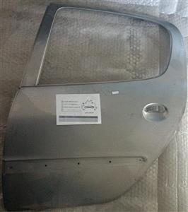 قطعه رودری خارجی درب عقب راست206 پژو 206 ایساکویی