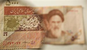 فوتیج پول پنج هزار ریالی و یک ذره بین