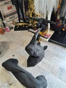 مجسمه دیوار کوب کرگدن به همراه دست انسانی کد A63