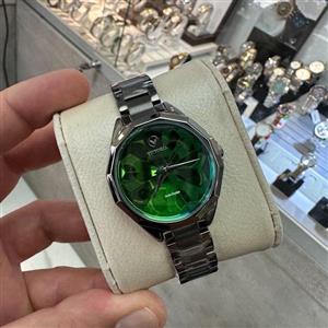 ساعت ویتوریا زنانه نوک مدادی ص سبز VT3302
