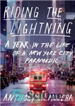 دانلود کتاب Riding the Lightning: A Year in the Life of a New York City Paramedic – سوار بر رعد...