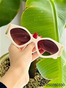 عینک زنانه برند D&G دارای استاندارد UV400 فرم کائوچو همراه کاور و دستمال کد ۲۴۱۵۰۰۱