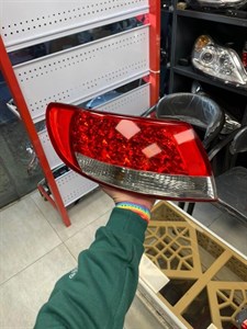 چراغ خطر راست روی گلگیر هیوندای آزرا از سال 2005 تا 2010