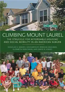 دانلود کتاب Climbing Mount Laurel the struggle for affordable housing and social mobility in an American suburb – کوهنوردی کوه...