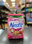 غلات صبحانه نستله ترکیب دانه های کامل غلات و مخلوط میوه های قرمز 400 گرمی نسفیت Nestle NESFIT