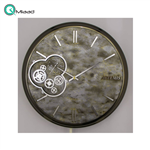 ساعت دیواری فلزی آرتمیس مدل 2040، ساعت دیواری فلزی و آبکاری شده سایز 40، دارای چرخ دنده های فعال روی صفحه ساعت، رنگ مشکی نقره ای