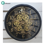 ساعت دیواری اویسا مدل 403، ساعت دیواری ساخته شده با بدنه پلاستیک، دارای چرخ دنده متحرک روی صفحه ساعت، اعداد لاتین، رنگ مشکی، سایز 68