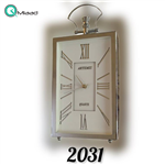 ساعت رومیزی فلزی آرتمیس مدل 2031، ساعت رومیزی خاص و فلزی با صفحه سفید و اعداد رومی، دارای تنوع رنگی، رنگ نقره ای صفحه سفید