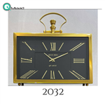 ساعت رومیزی فلزی آرتمیس مدل 2032، ساعت رومیزی مستطیلی خاص و فلزی با صفحه مشکی و اعداد رومی، دارای تنوع رنگی، رنگ طلایی صفحه مشکی