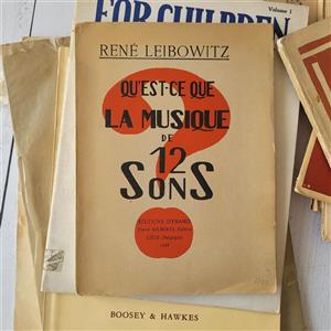 کتاب la musique de 12 sons
