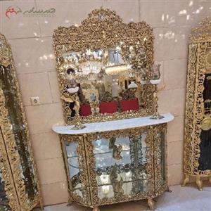 آینه کنسول ویترین دار برنجی مدل گل سرخ بدنه شیک 