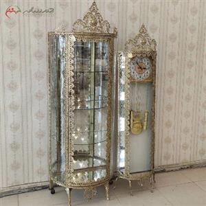 ساعت ایستاده زمینه سفید همراه بوفه سه طبقه تمام برنزی طرح گل رز  کد 8011